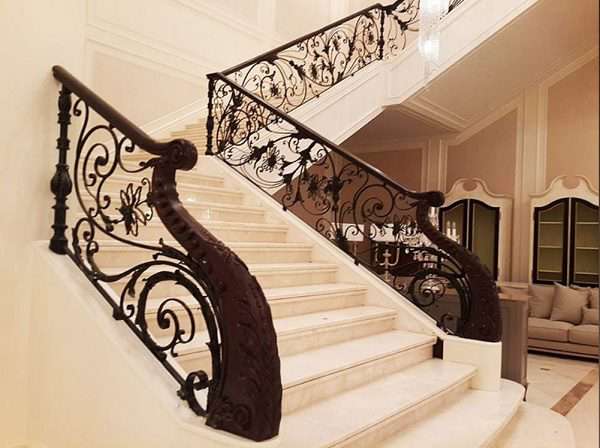Cầu thang sắt nghệ thuật tuyệt đẹp trong nhà