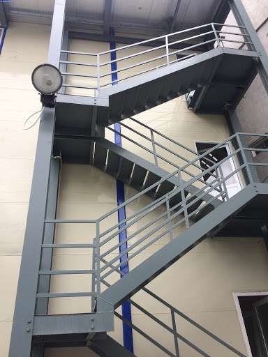 Cầu thang sắt thoát hiểm cầu thang bộ